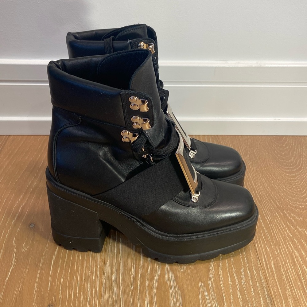 Roger Vivier Black Leather Boots